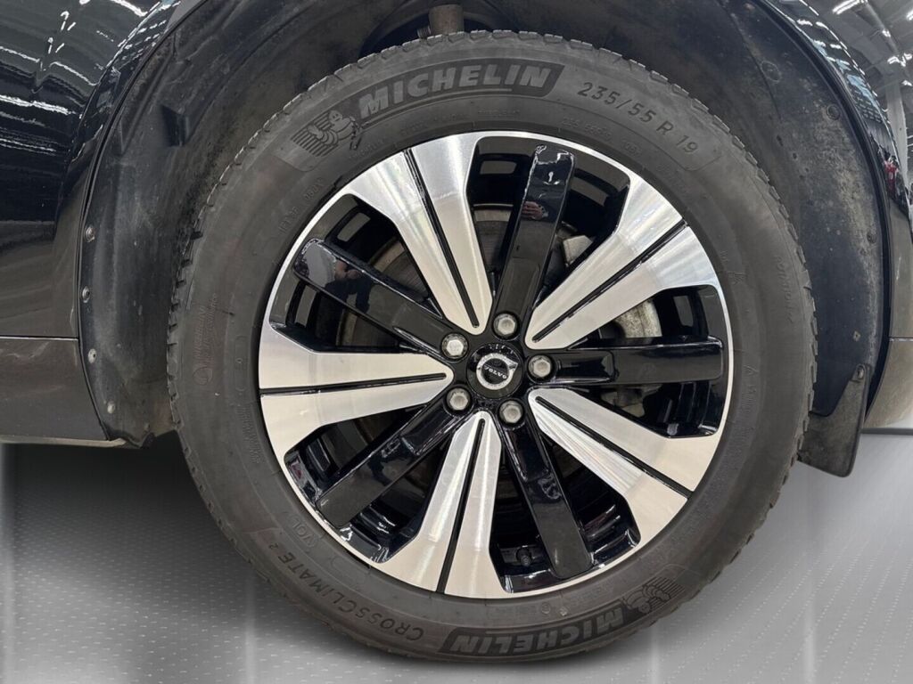 Volvo XC60 2023 Musta