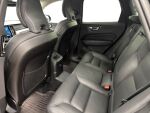 Volvo XC60 2023 Musta