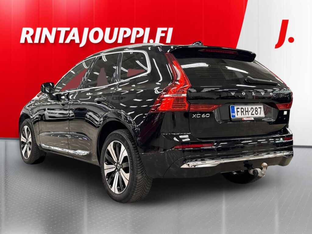 Volvo XC60 2023 Musta