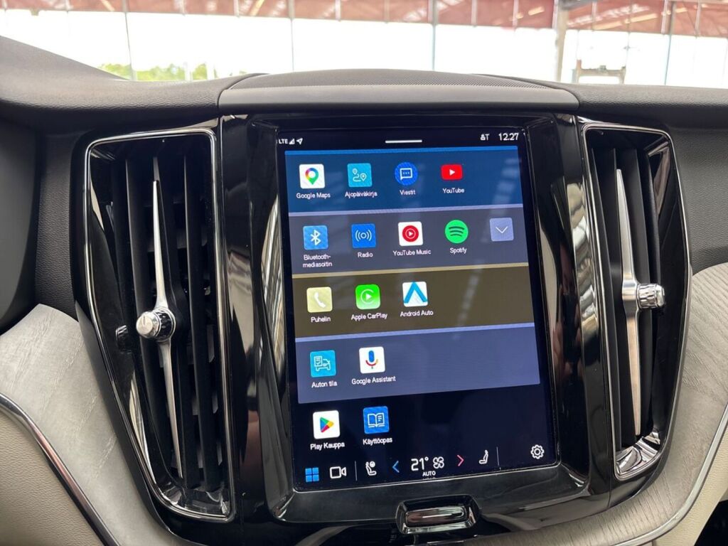 Volvo XC60 2023 Musta