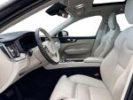 Volvo XC60 2023 Musta