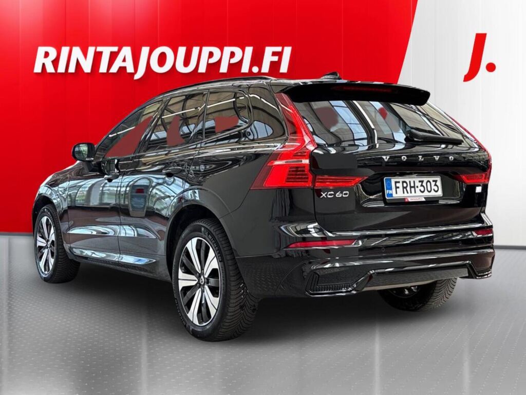 Volvo XC60 2023 Musta