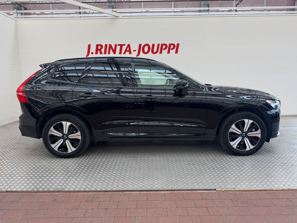 Volvo XC60 2023 Musta