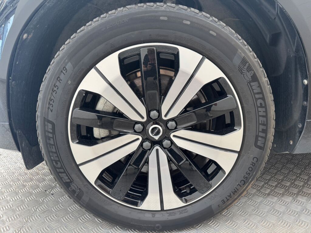 Volvo XC60 2023 Musta