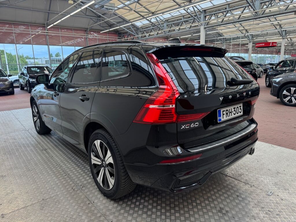 Volvo XC60 2023 Musta
