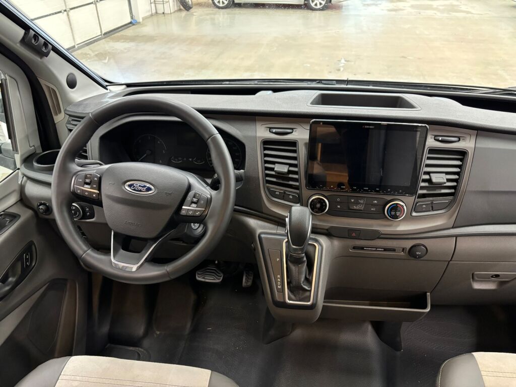 Sunlight T690L 2024 Musta