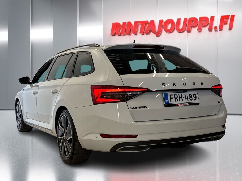 Skoda Superb 2023 Valkoinen