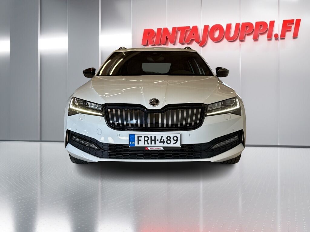 Skoda Superb 2023 Valkoinen