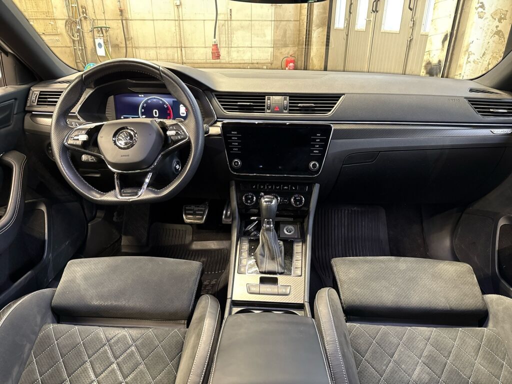 Skoda Superb 2023 Valkoinen