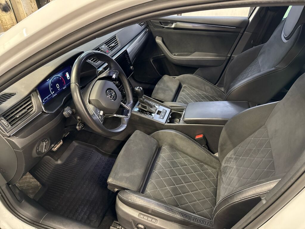 Skoda Superb 2023 Valkoinen