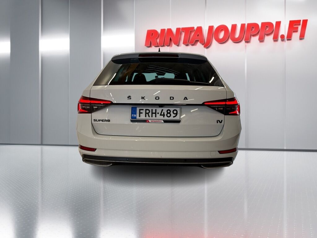 Skoda Superb 2023 Valkoinen