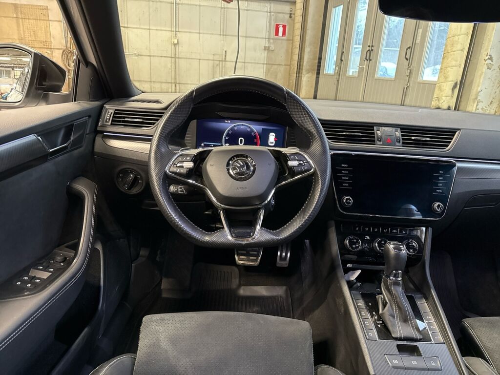 Skoda Superb 2023 Valkoinen