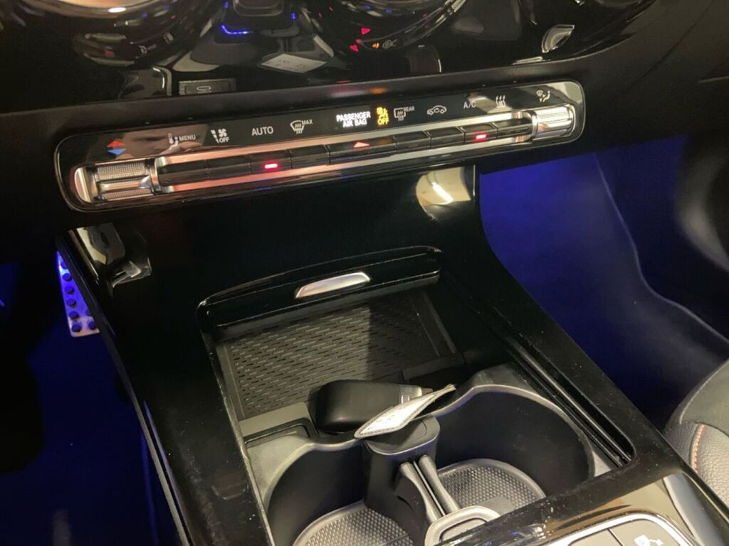 Mercedes-Benz A 2023 Ruskea (beige)