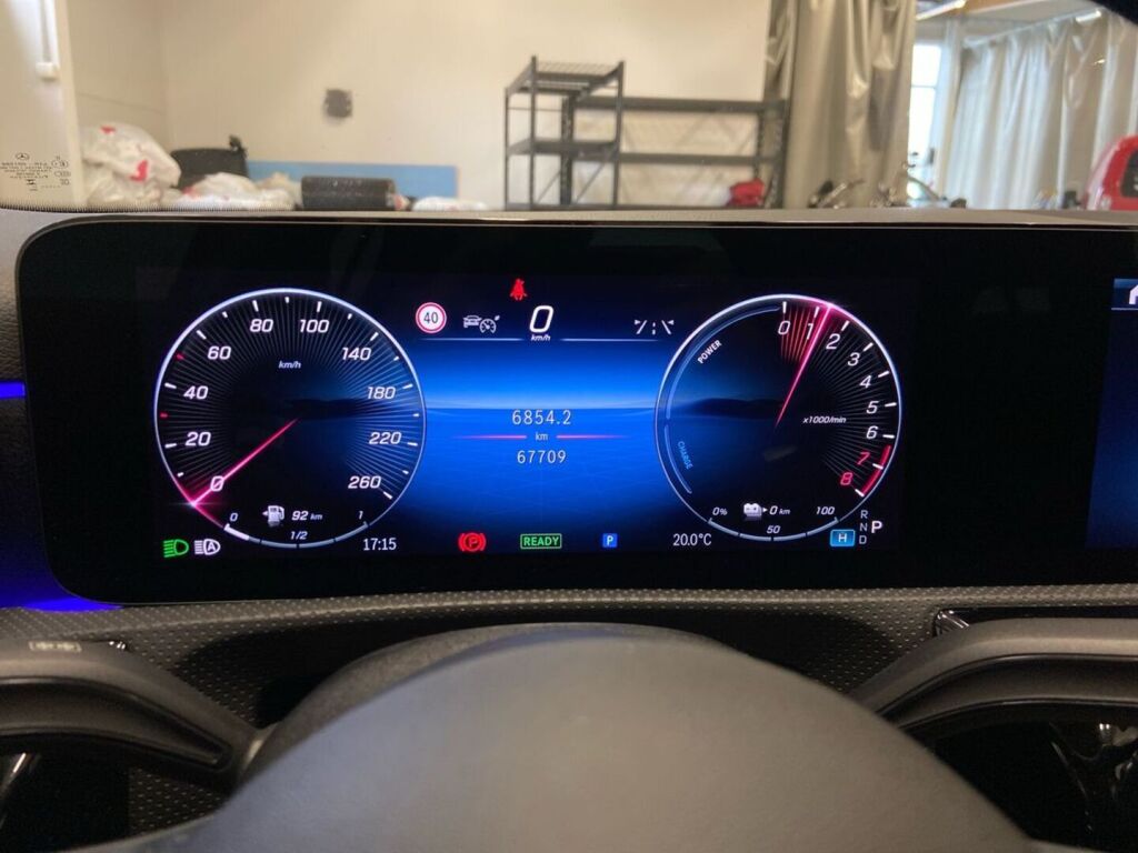 Mercedes-Benz A 2023 Ruskea (beige)