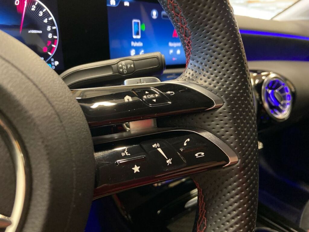 Mercedes-Benz A 2023 Ruskea (beige)