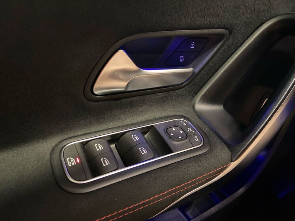 Mercedes-Benz A 2023 Ruskea (beige)