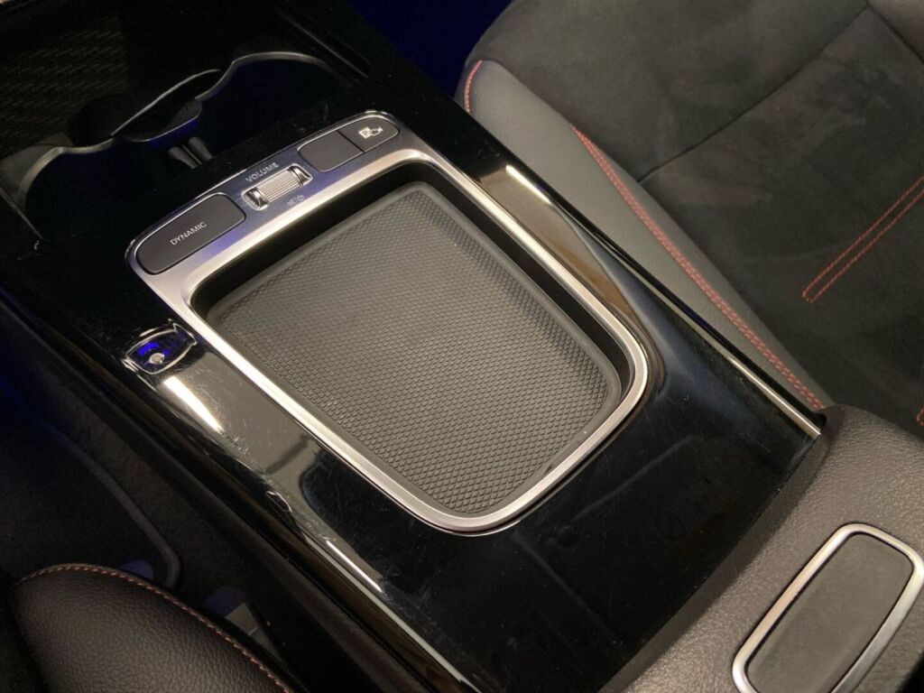 Mercedes-Benz A 2023 Ruskea (beige)