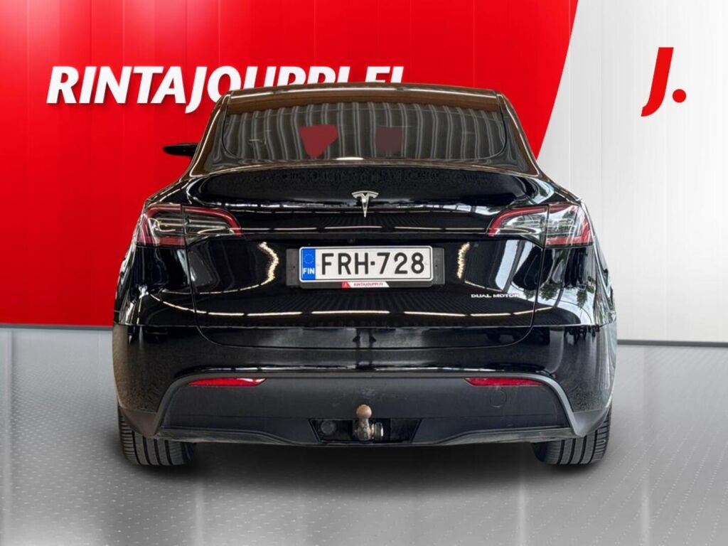 Tesla Model Y 2023 Musta