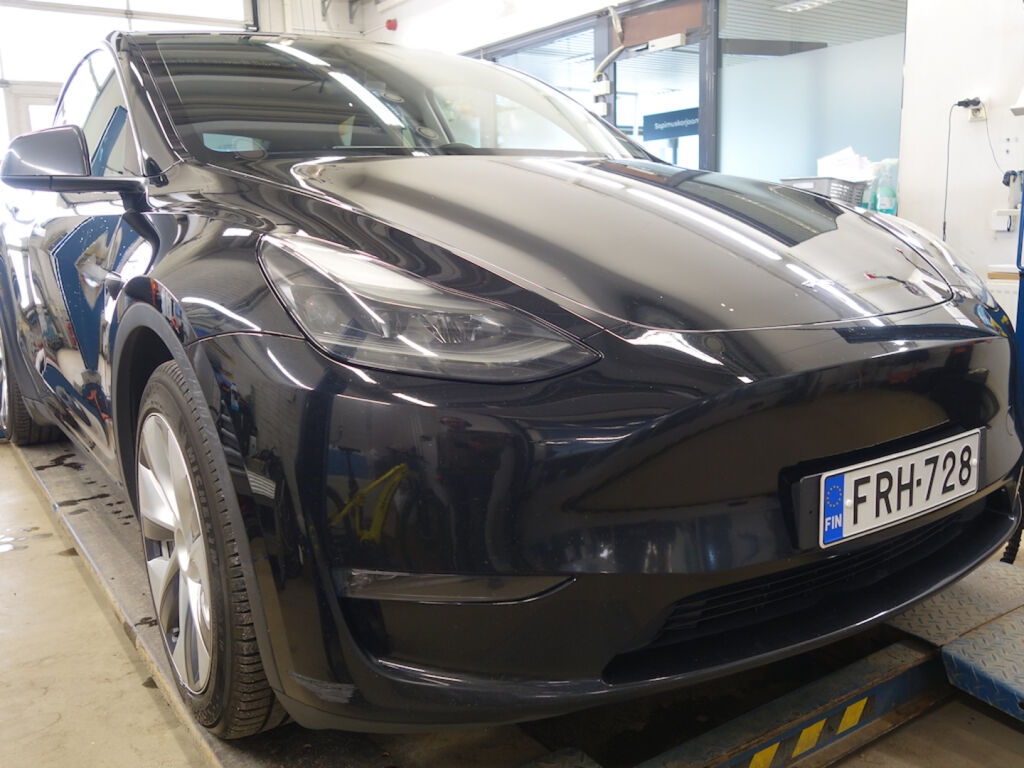 Tesla Model Y 2023 Musta