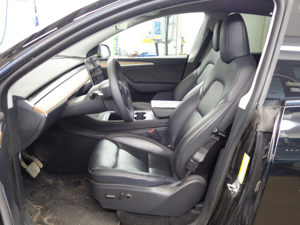 Tesla Model Y 2023 Musta