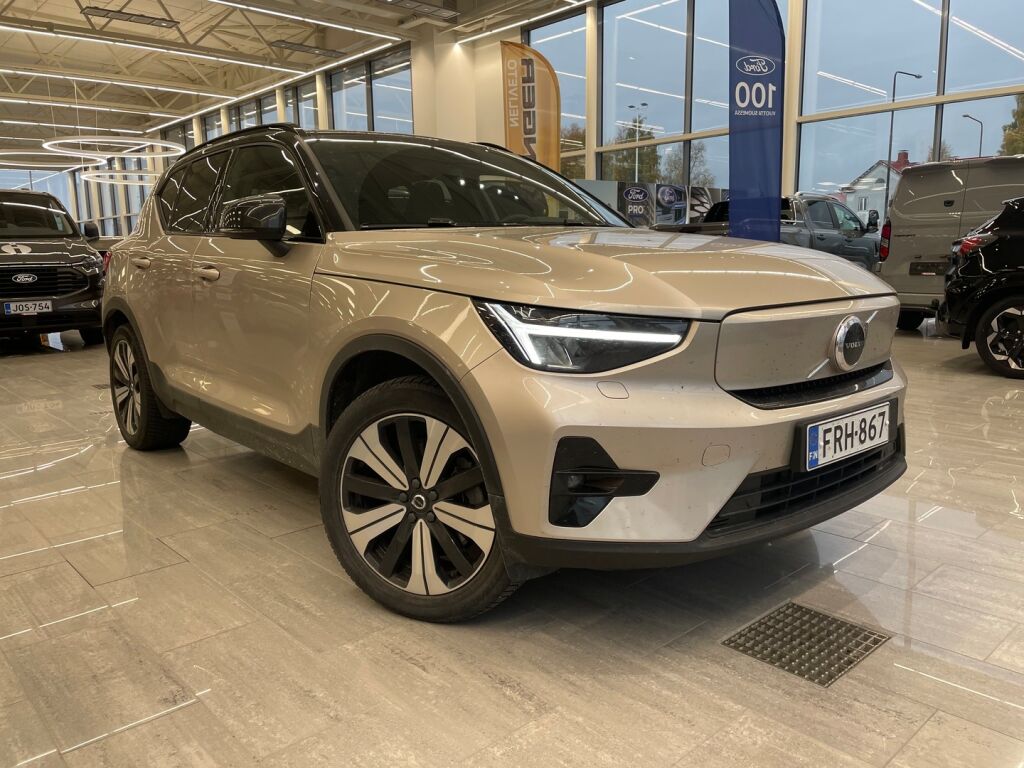 Volvo XC40 2023 Ruskea (beige)