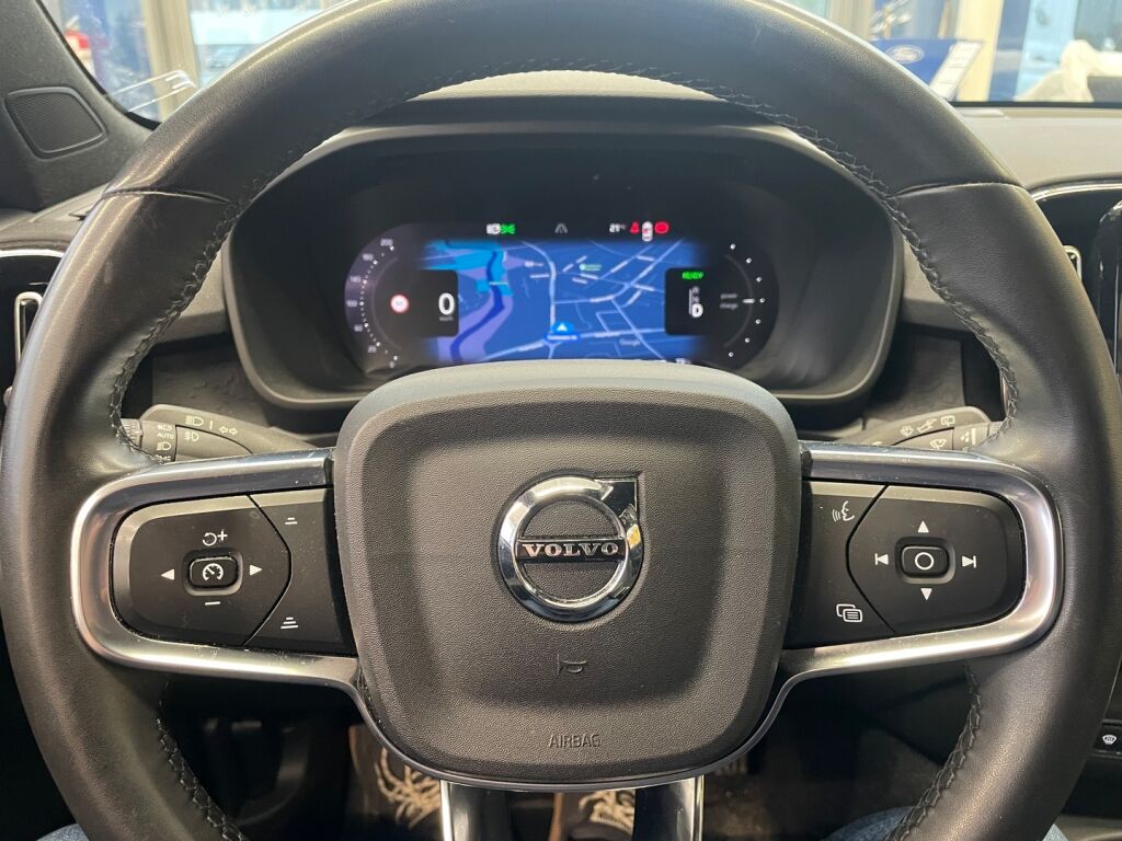 Volvo XC40 2023 Ruskea (beige)