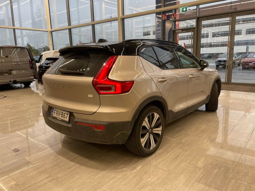 Volvo XC40 2023 Ruskea (beige)