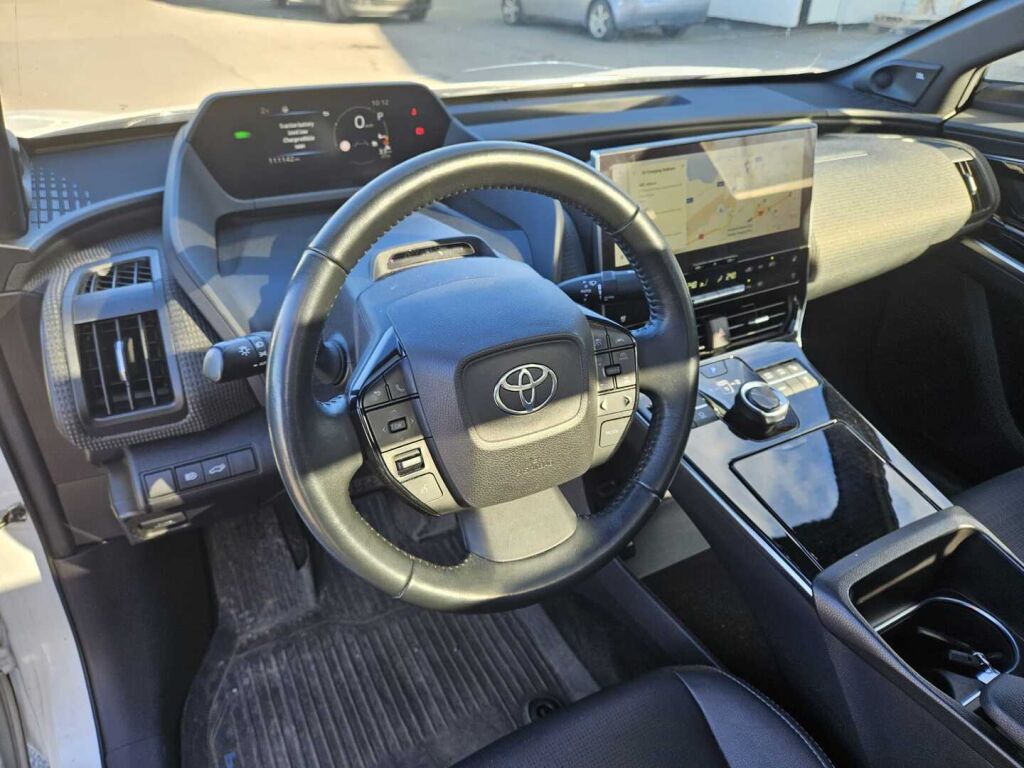 Toyota bZ4X 2023 Valkoinen