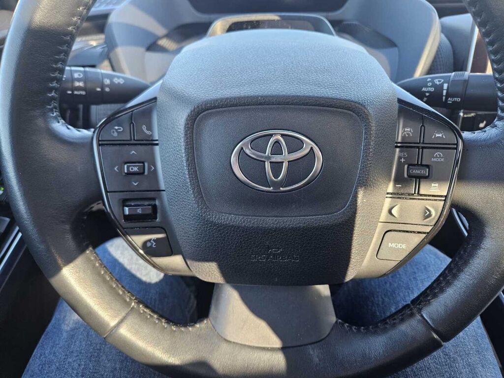 Toyota bZ4X 2023 Valkoinen