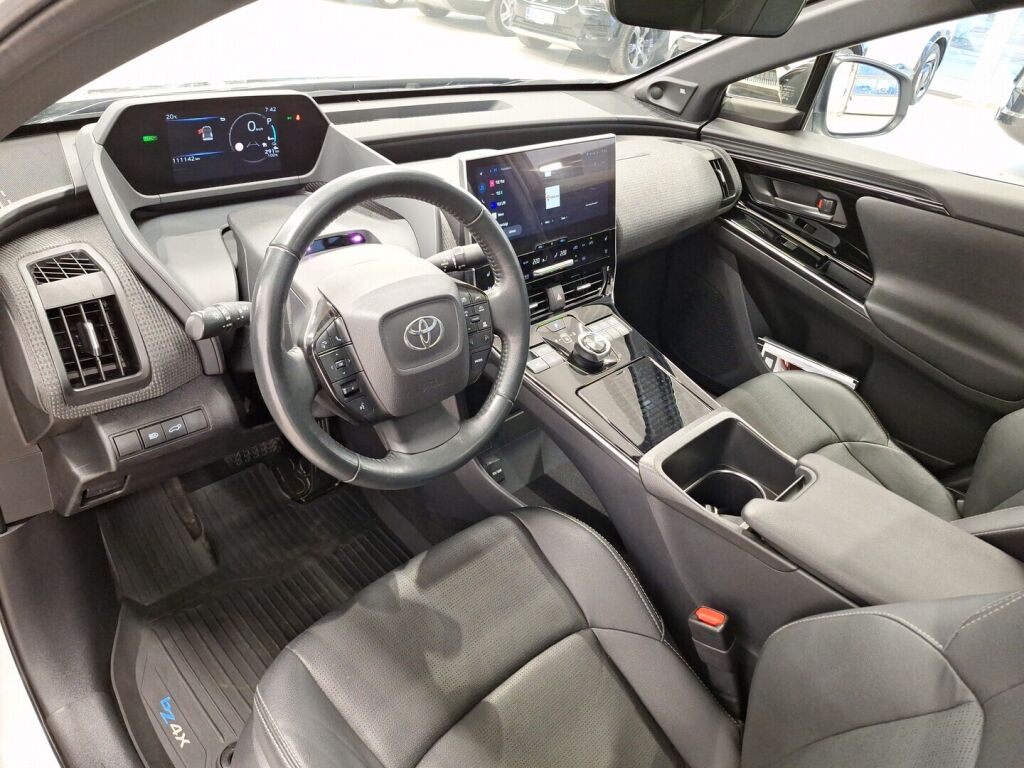 Toyota bZ4X 2023 Valkoinen