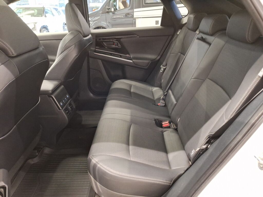 Toyota bZ4X 2023 Valkoinen