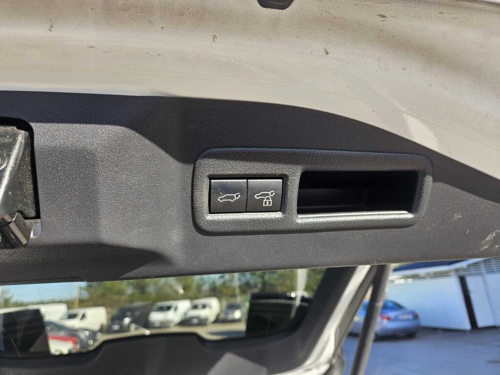 Toyota bZ4X 2023 Valkoinen