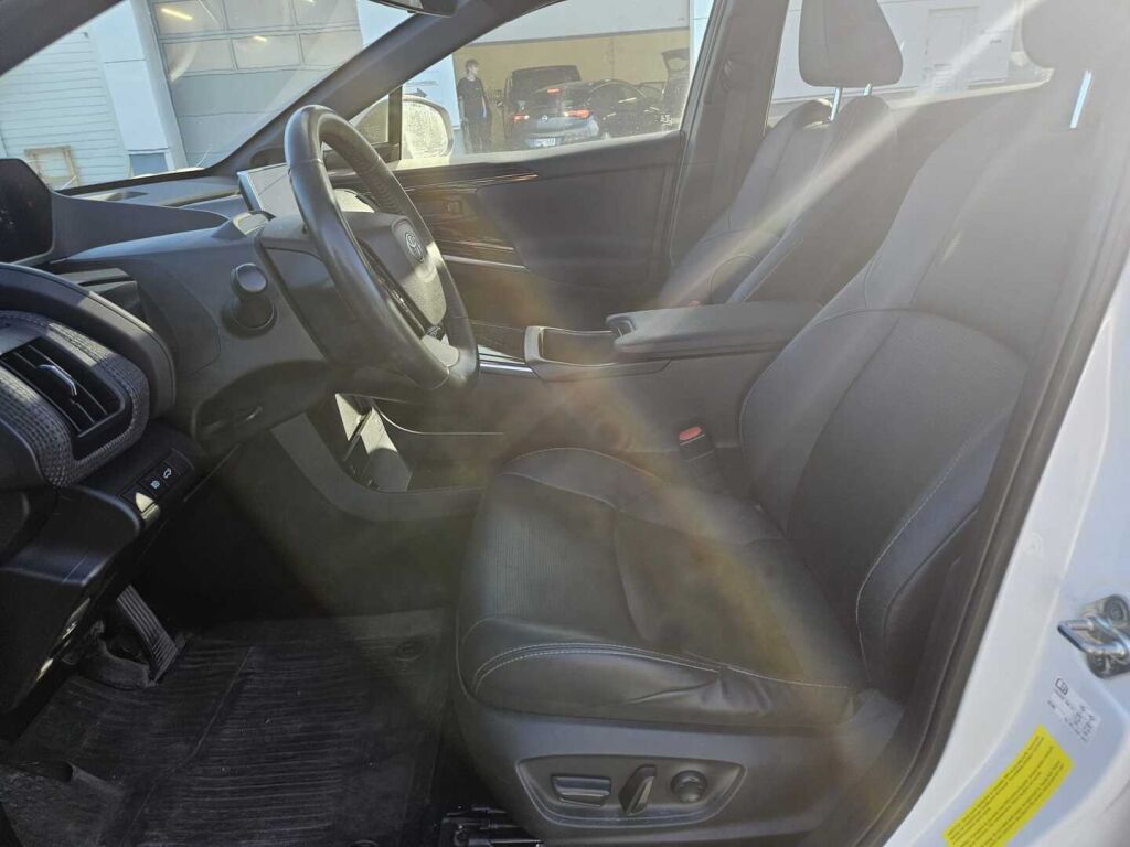 Toyota bZ4X 2023 Valkoinen