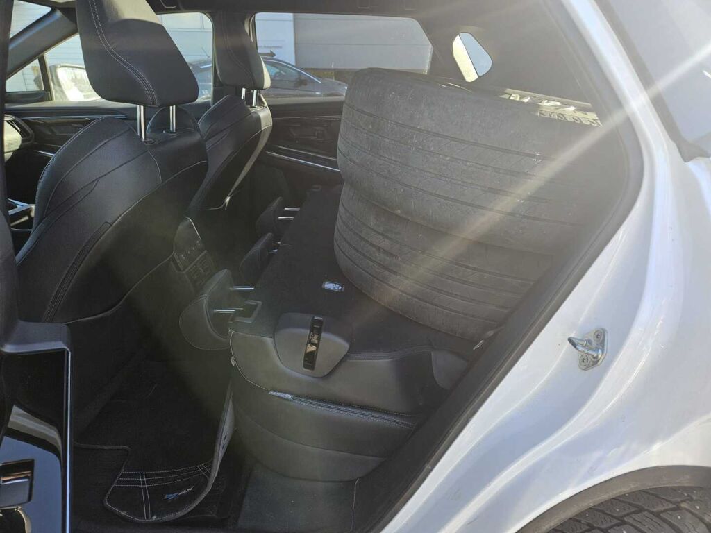 Toyota bZ4X 2023 Valkoinen