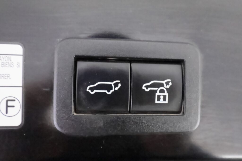 Toyota Corolla Cross 2023 Musta