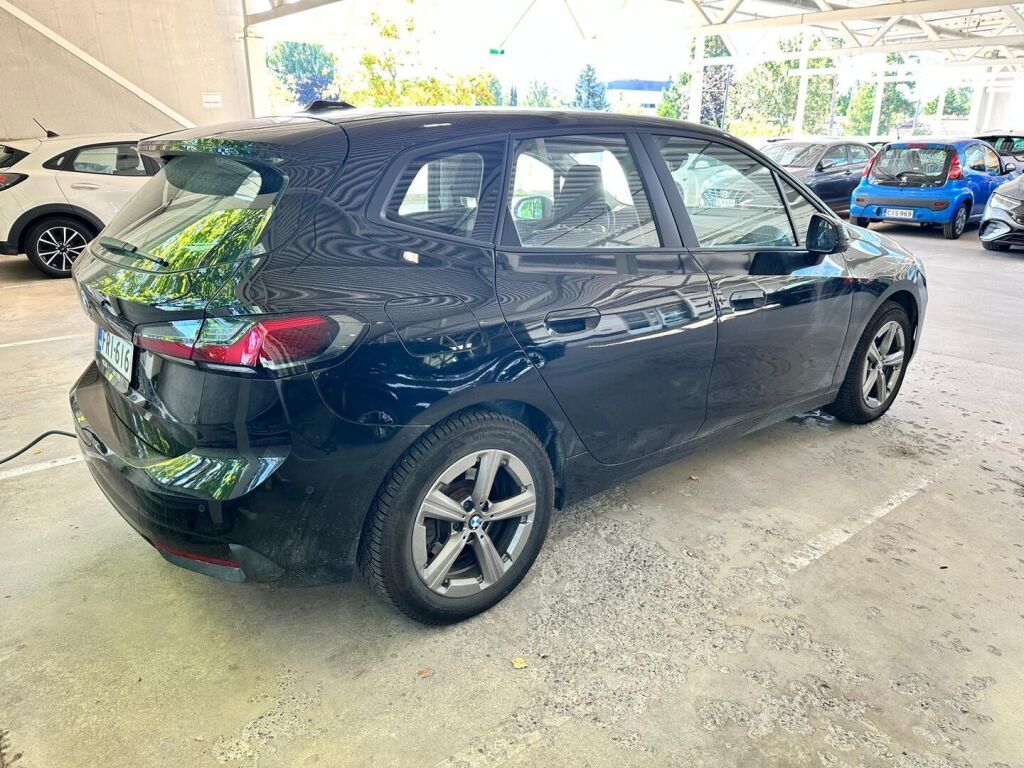 BMW 225 2023 Musta