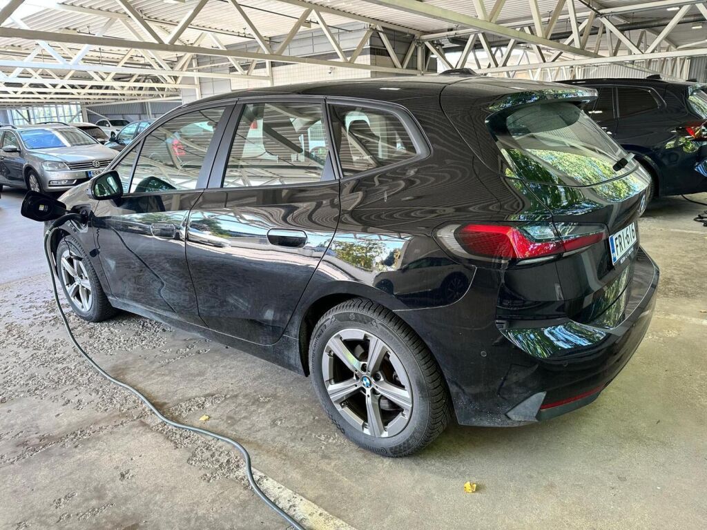 BMW 225 2023 Musta