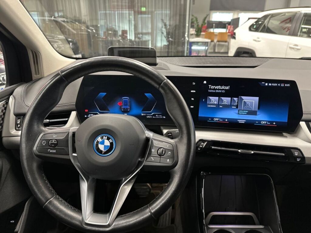 BMW 225 2023 Musta