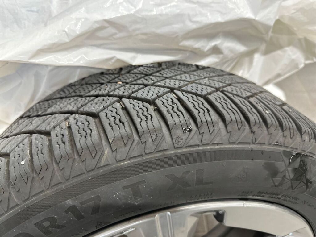 BMW 225 2023 Musta