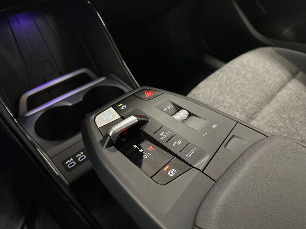 BMW 225 2023 Musta