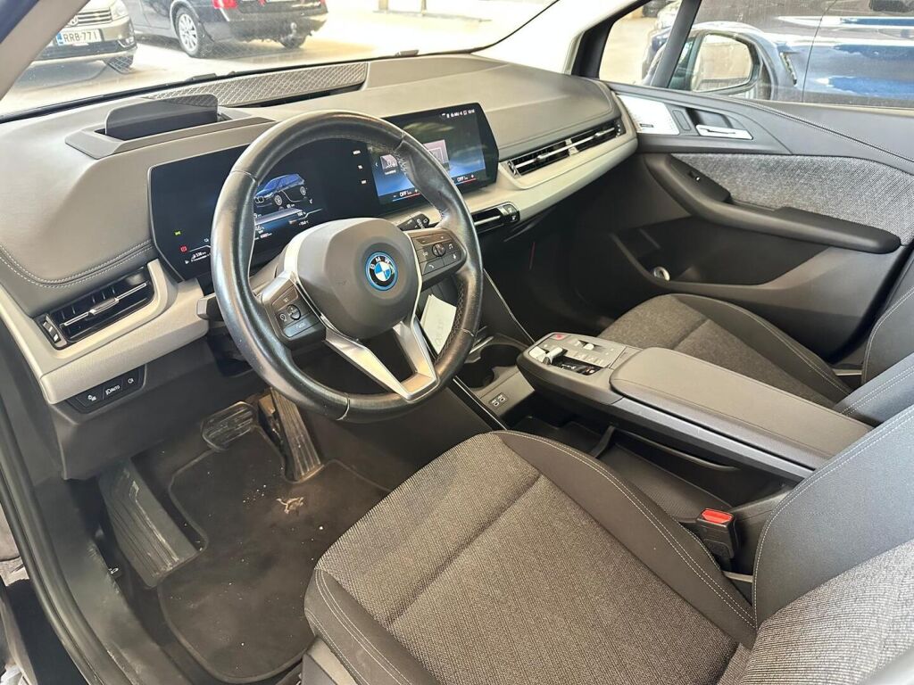 BMW 225 2023 Musta