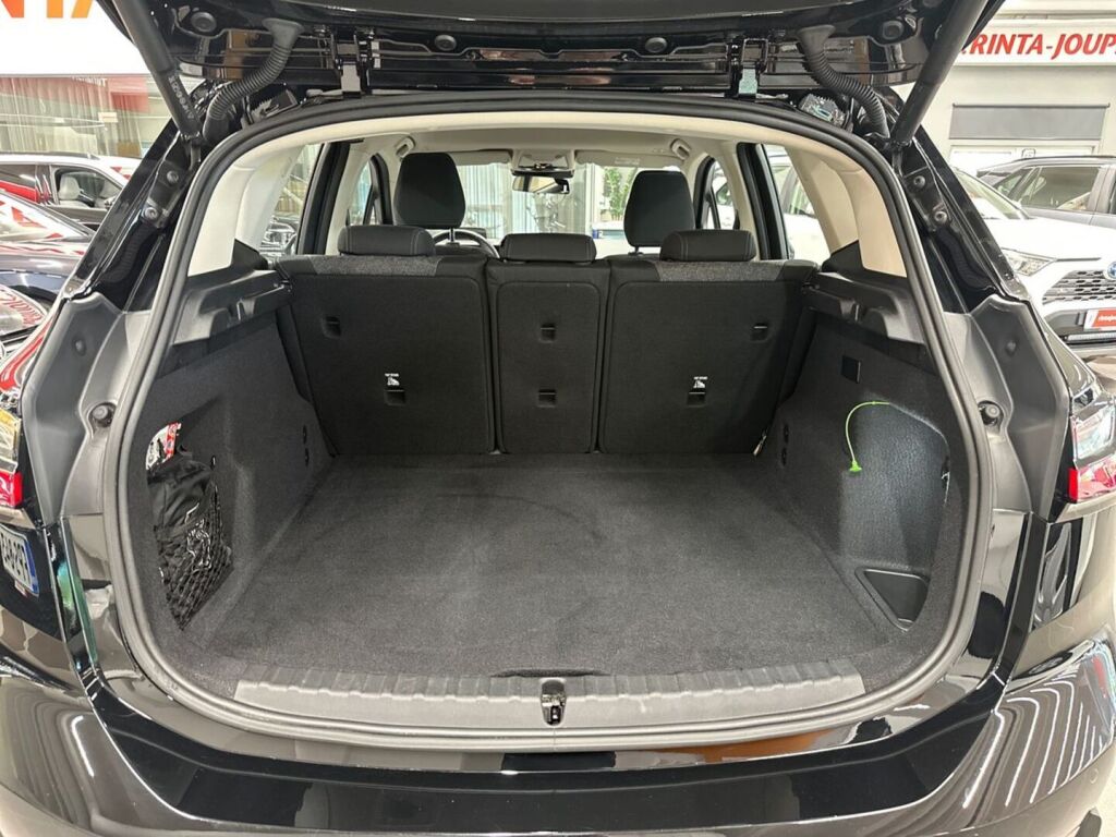 BMW 225 2023 Musta