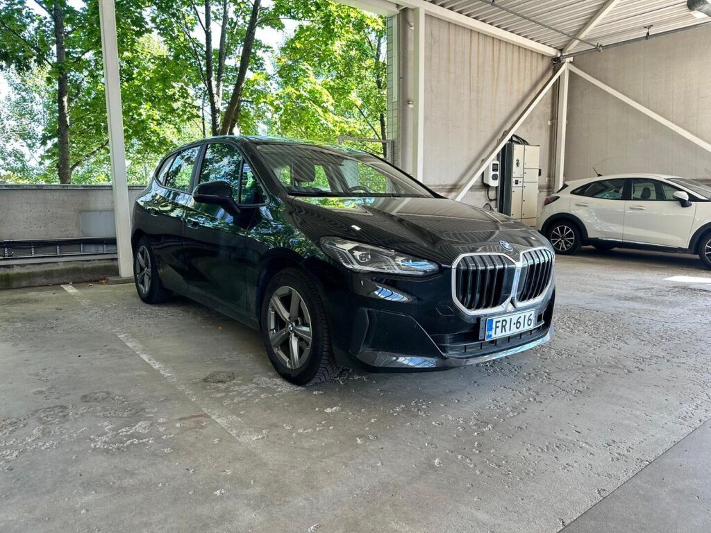 BMW 225 2023 Musta