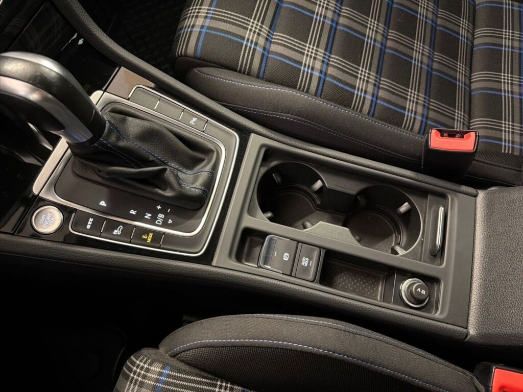 Volkswagen Golf 2020 Harmaa