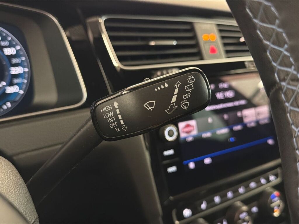 Volkswagen Golf 2020 Harmaa