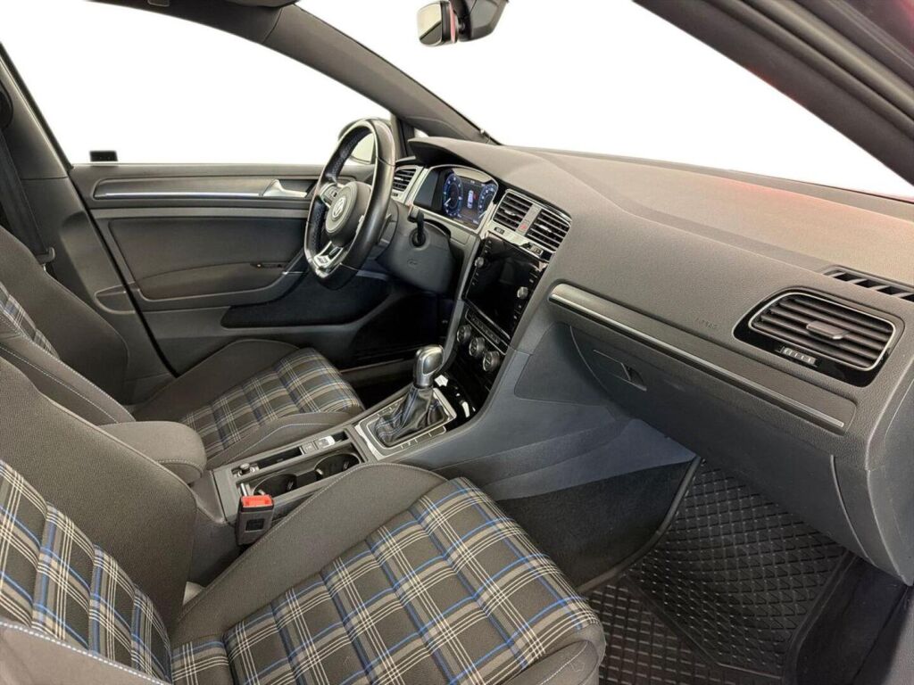 Volkswagen Golf 2020 Harmaa
