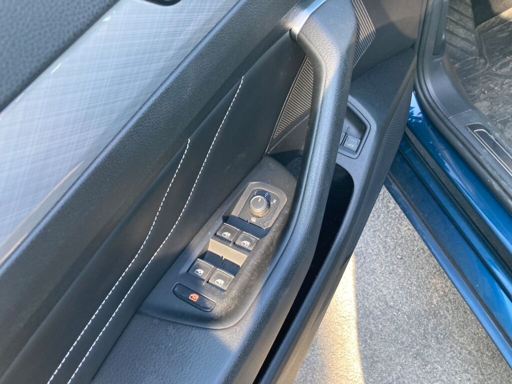 Volkswagen Passat 2020 Metallinhohto Sininen