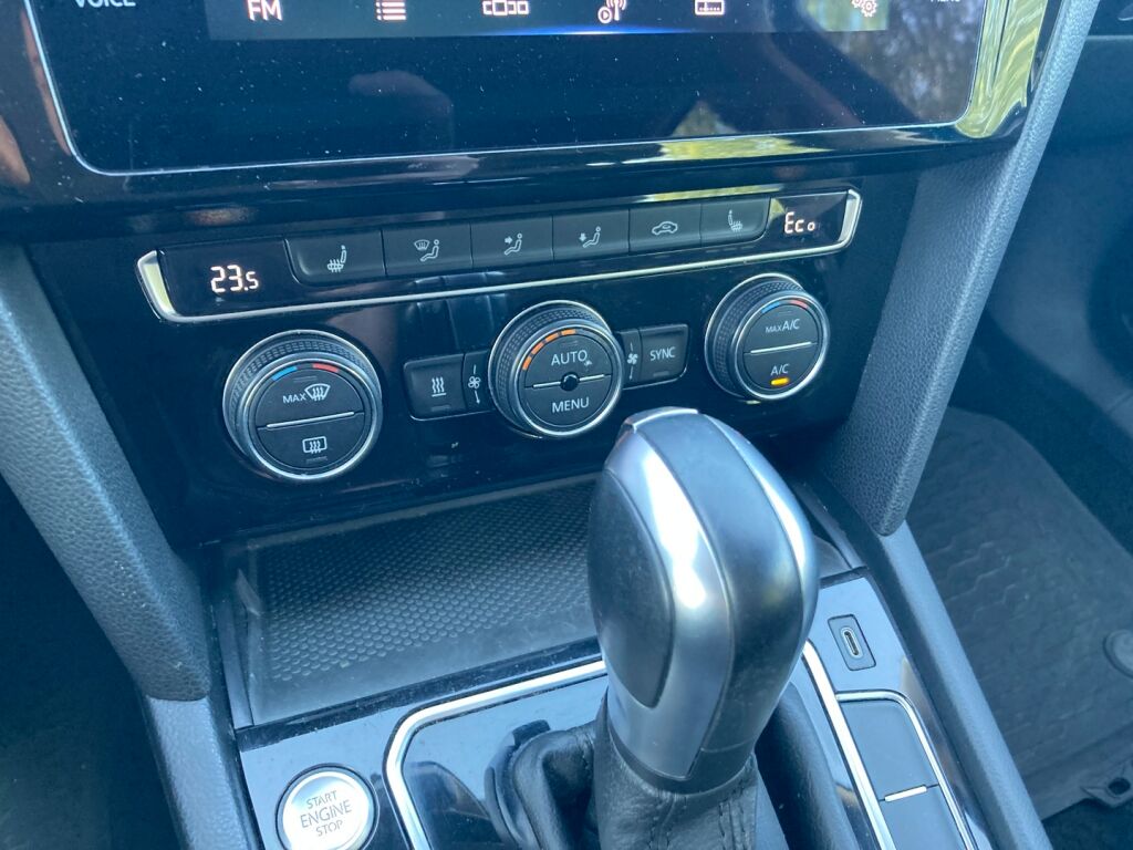 Volkswagen Passat 2020 Metallinhohto Sininen