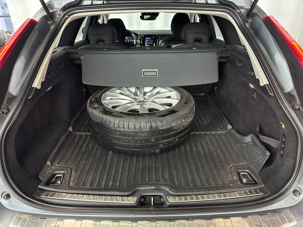 Volvo V90 2019 Harmaa