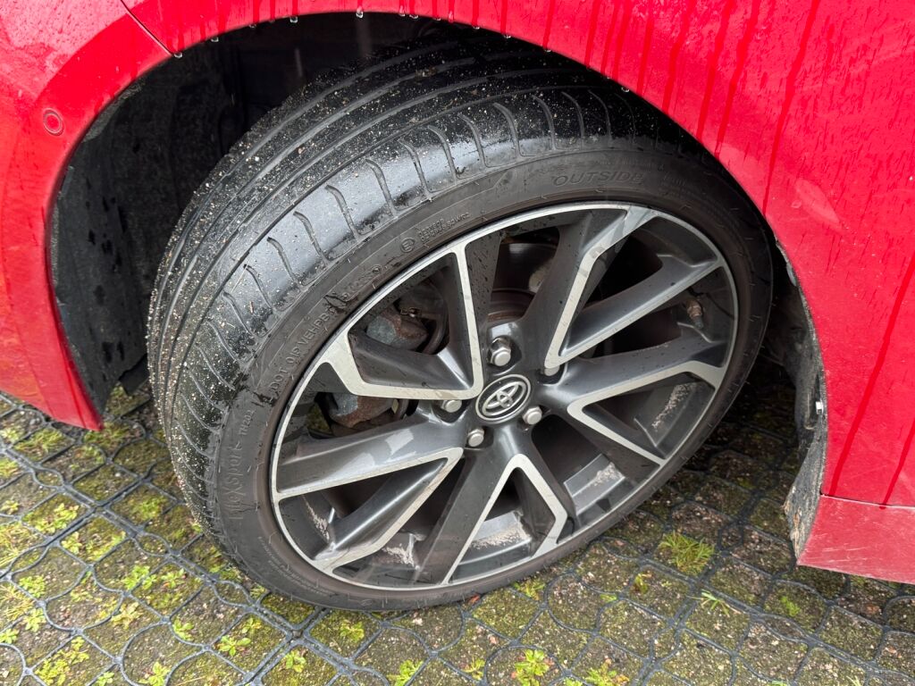 Toyota Corolla 2019 Punainen